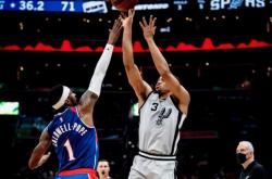 开云体育中国-新疆队轻取马刺，克莱状态火热