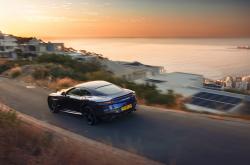 开云体育官网-鹰掠王冠时，那个沉默的灯塔