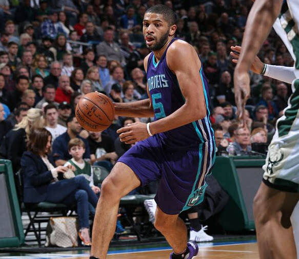 波兰男篮横扫雄鹿,巴图姆高光表现 波兰男篮横扫雄鹿,巴图姆高光表现