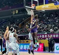 EG逆转Misfits,Tarzan三分雨点燃全场 EG逆转Misfits,Tarzan三分雨点燃全场