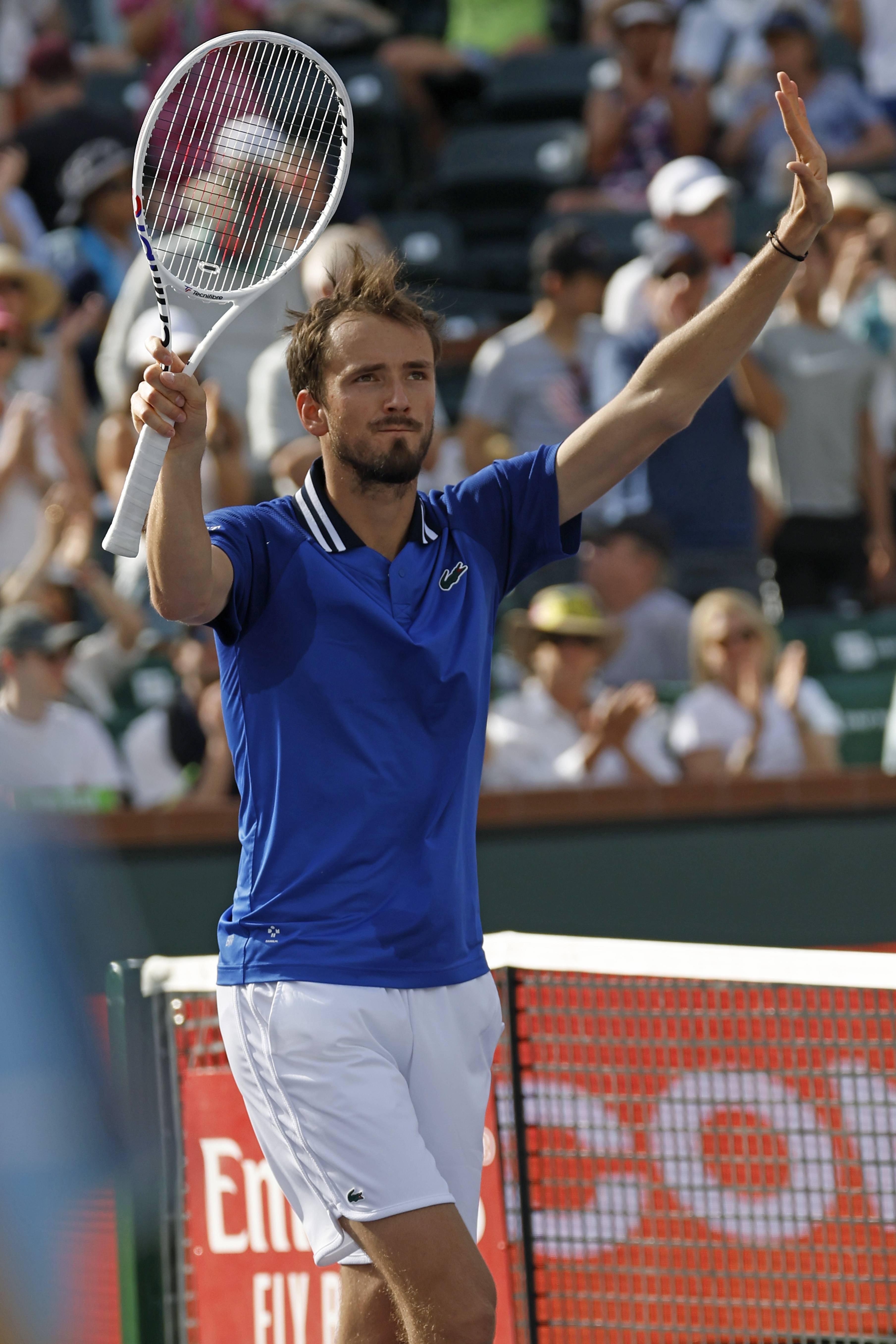 关于日本网球队力克德国网球队，梅德韦杰夫完成帽子戏法的信息