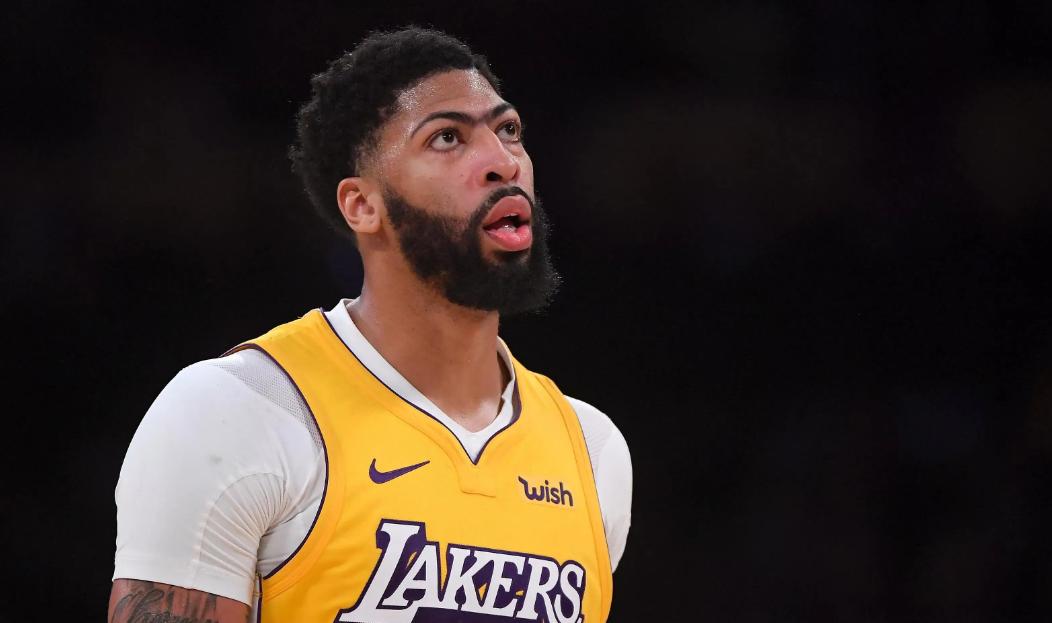 巴西男篮强势76人，克莱三分雨点燃全场