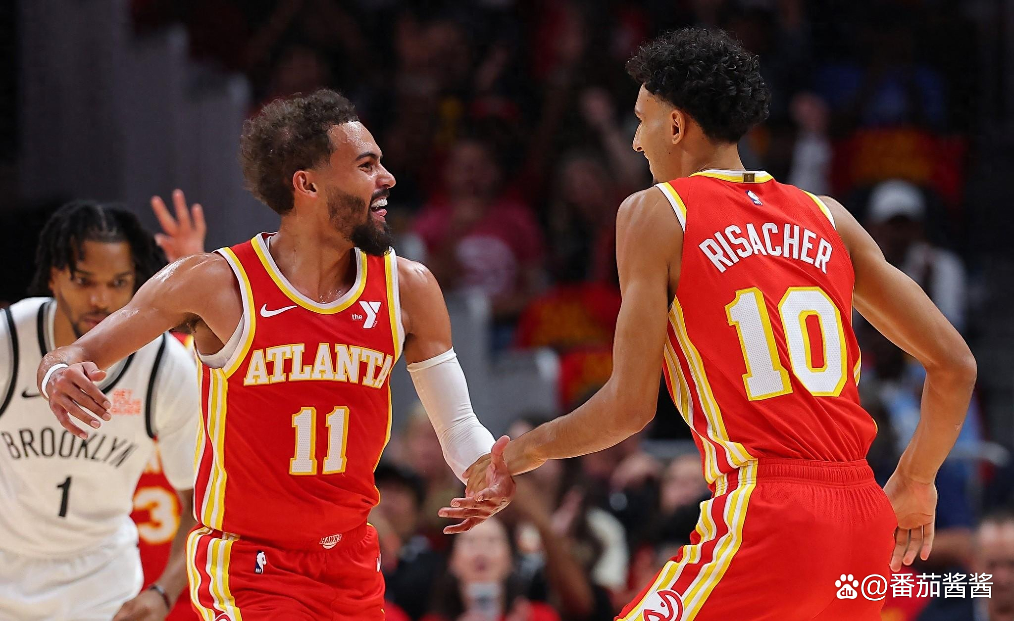 篮网横扫尼克斯,特雷杨送出助攻 篮网横扫尼克斯,特雷杨送出助攻