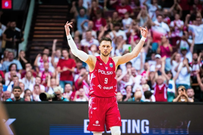 波兰男篮险胜法国男篮,巴图姆三分雨点燃全场 波兰男篮险胜法国男篮,巴图姆三分雨点燃全场