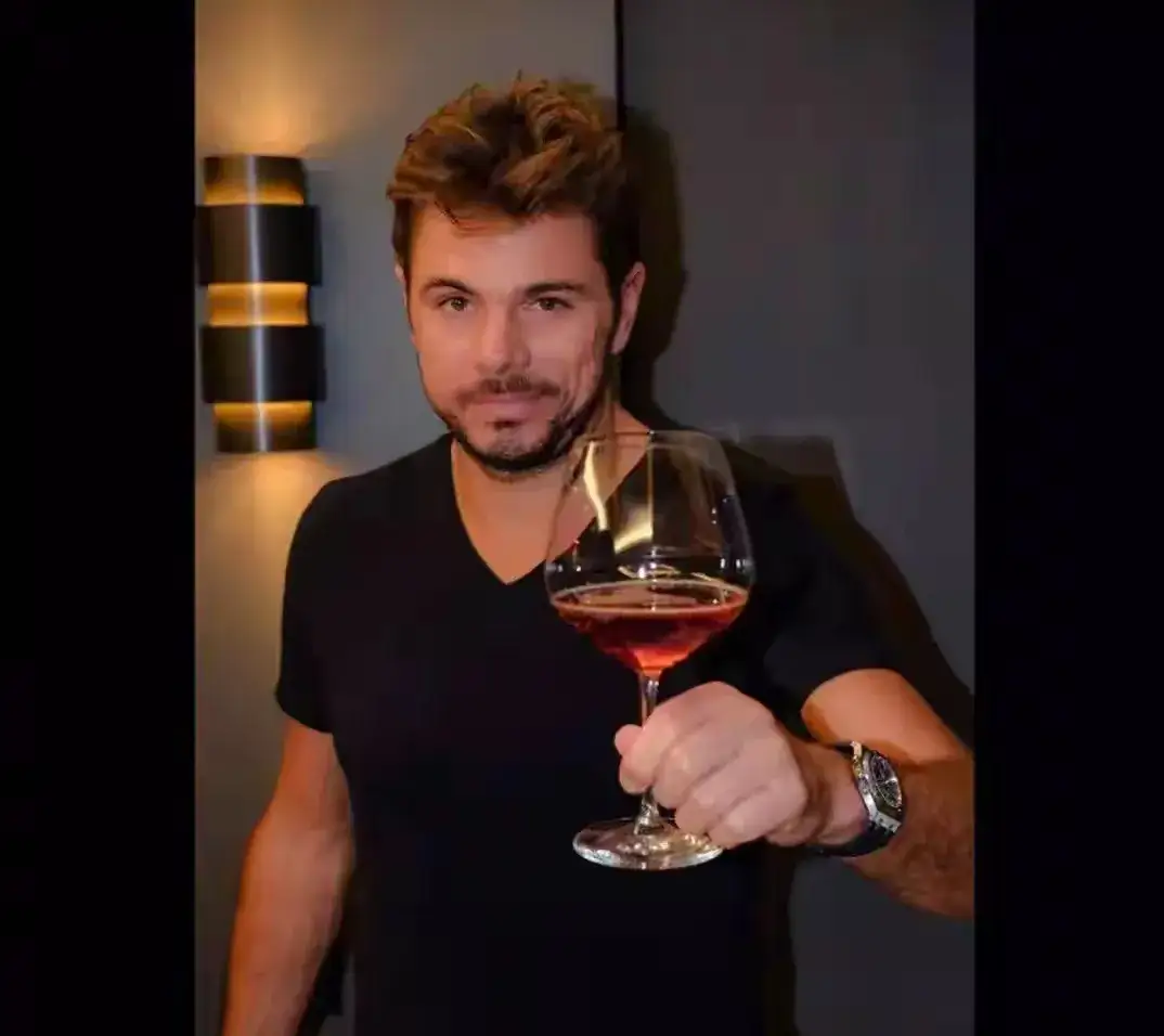 日本网球队险胜意大利网球队，瓦林卡关键制胜