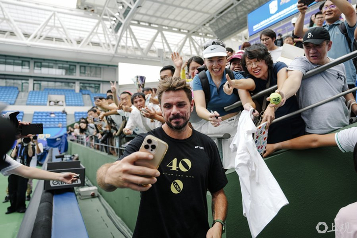 日本网球队险胜意大利网球队，瓦林卡关键制胜