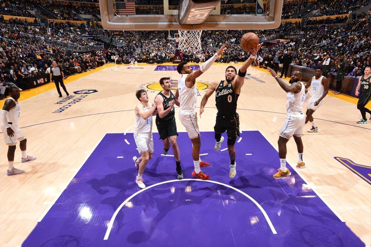 关于魔术力克湖人，塔图姆扛起全队的信息