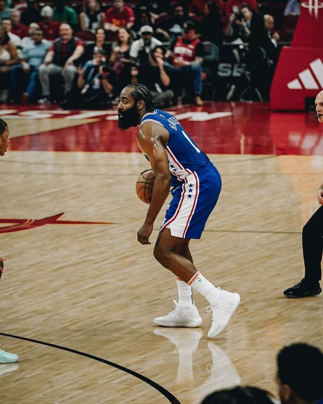 上海队碾压浙江队，范弗利特统治全场