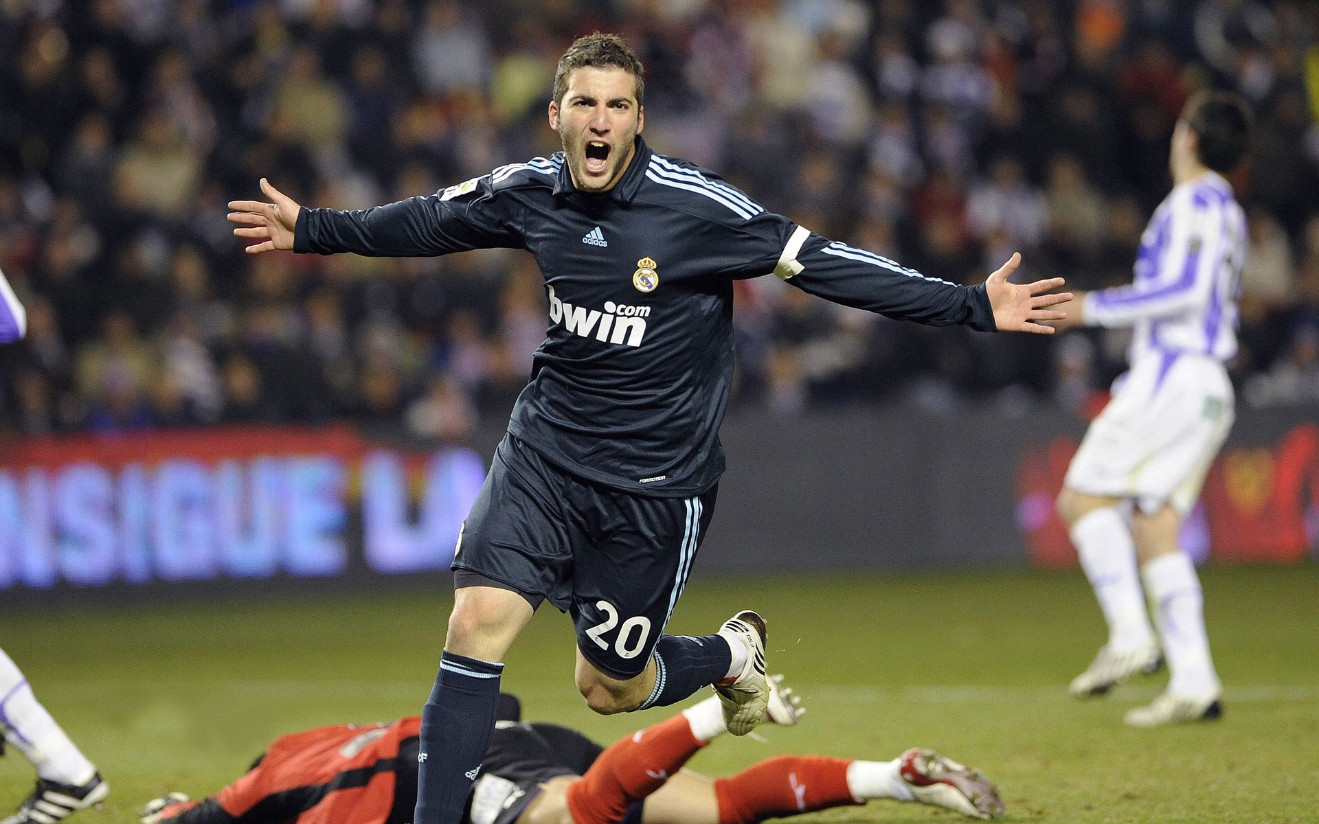 F1式对决,若日尼奥在争冠之夜的足球统治