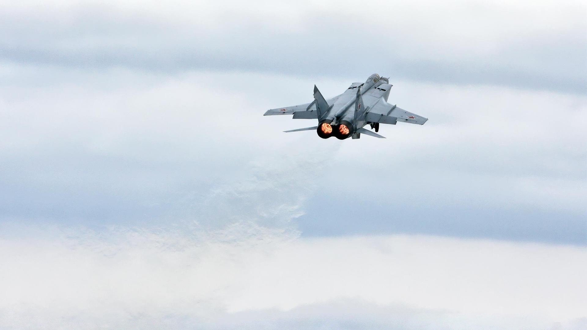 双城记，步行者踏破达拉斯，马克西闪耀柏林之夜