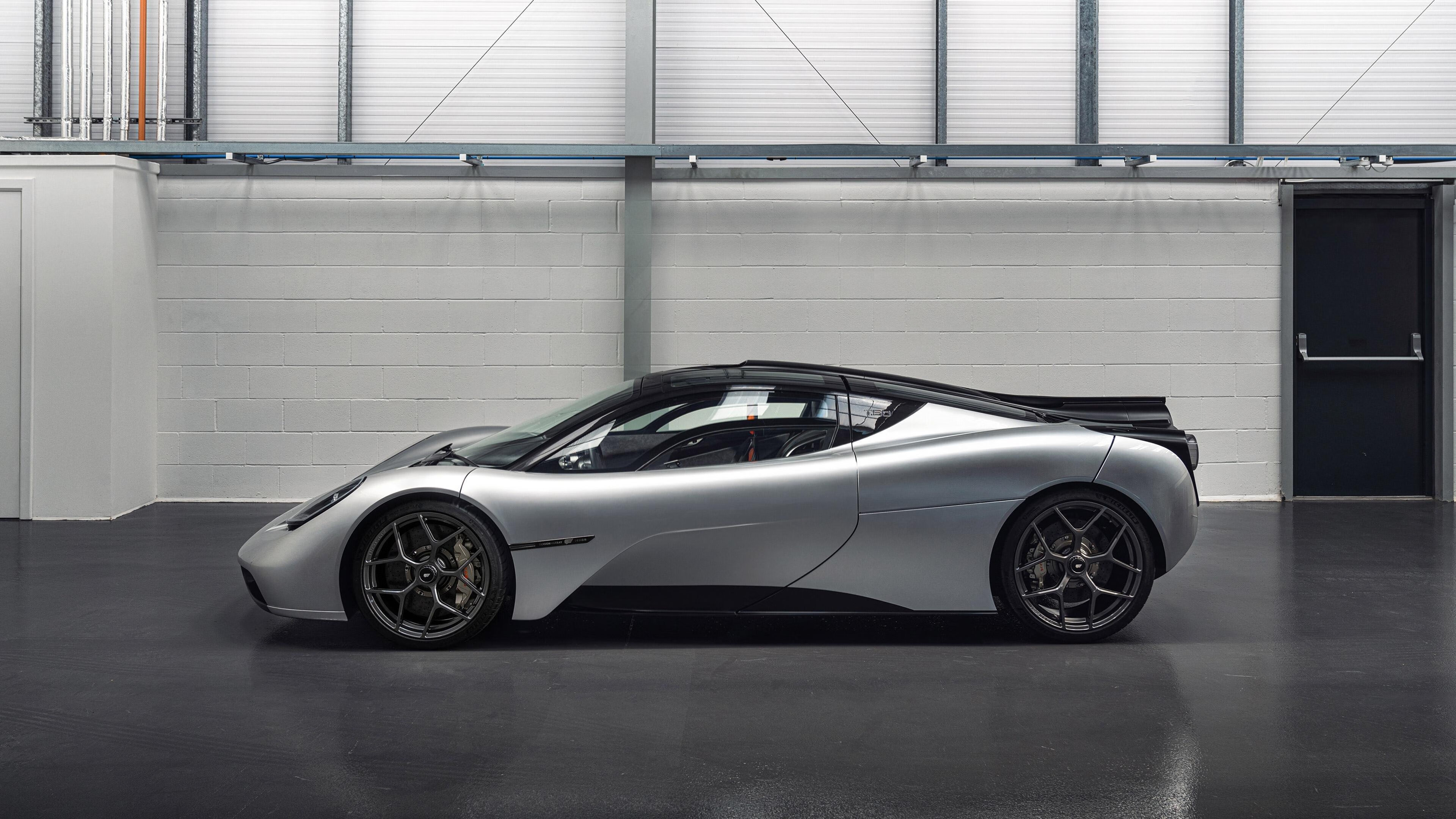 绿茵场上的争冠硝烟,篮球馆内的强压风暴—德甲焦点战与广厦队力克老鹰的启示