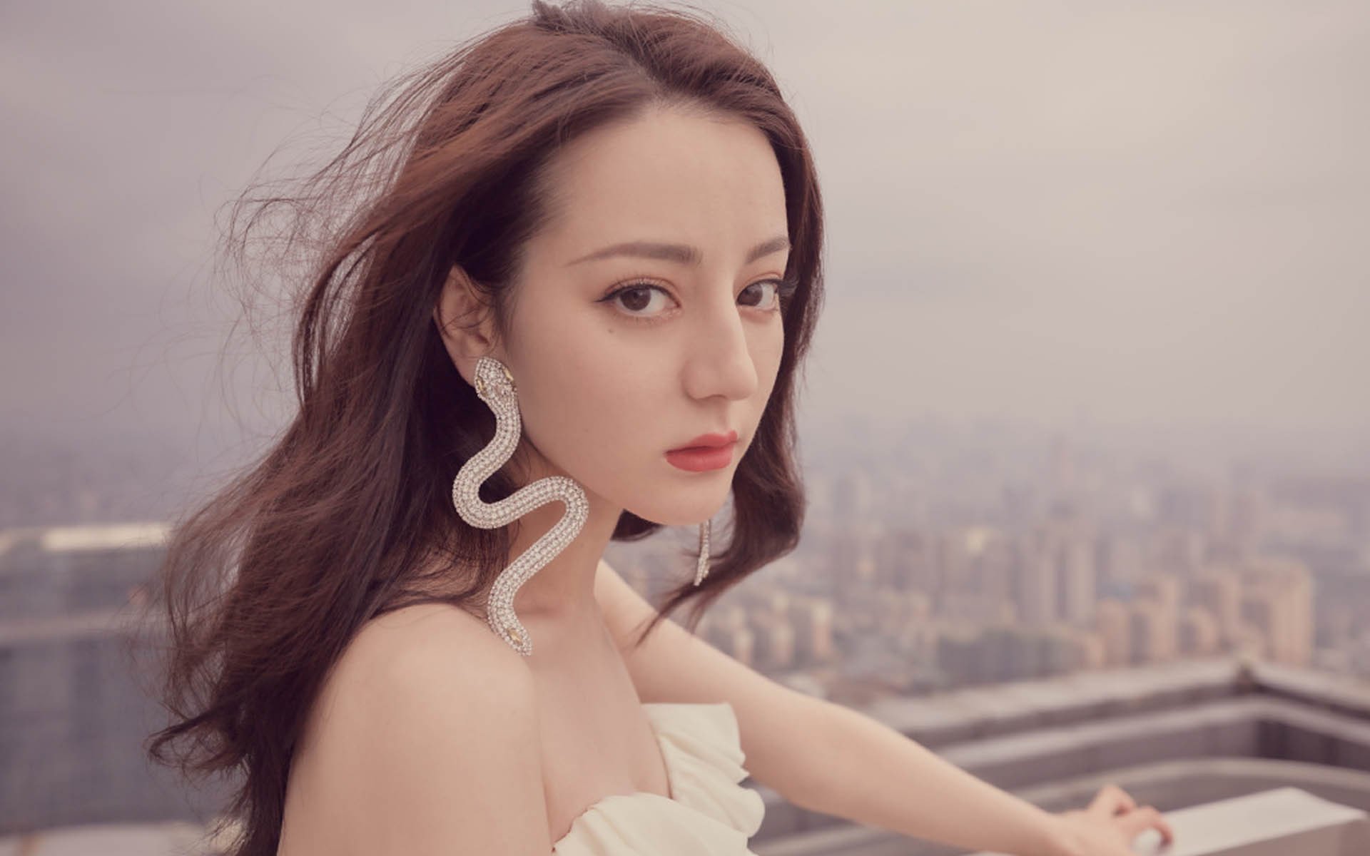 战车与紫百合之间,无名英雄拉亚如何改写结局